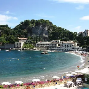 https://le-moresche-taura-mina.sicilyhotelsitaly.net
